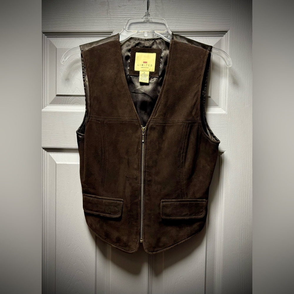The LIMITED VINTAGE 90s Brown Leather Suede Vest, zipper, pockets, satin back